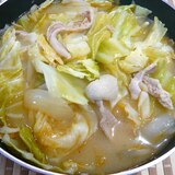鶏皮とキャベツの味噌スープ